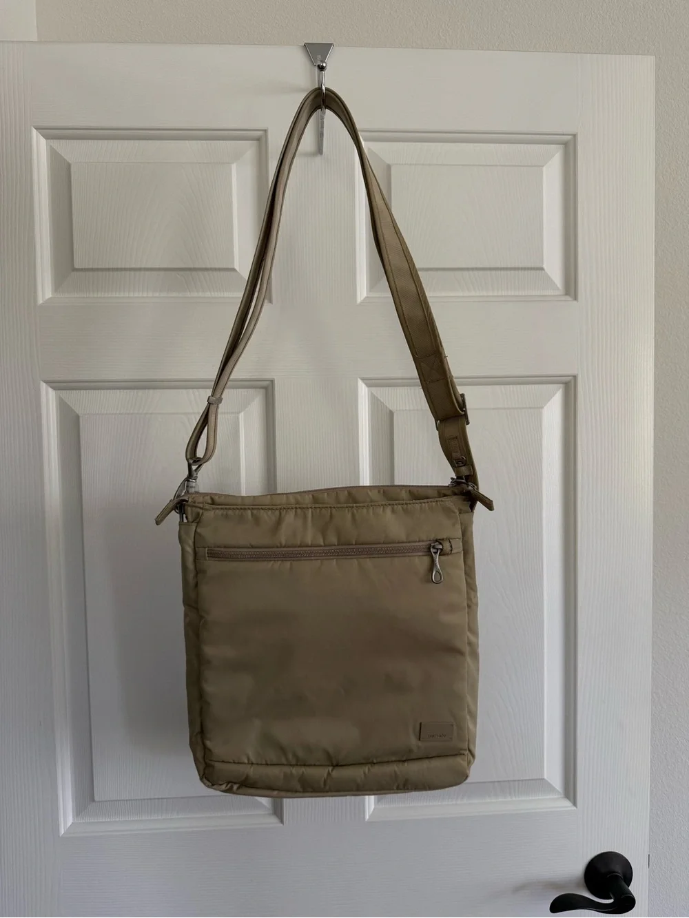 Pacsafe Crossbody Bag Laptop RFID safe Cream  13x12x3